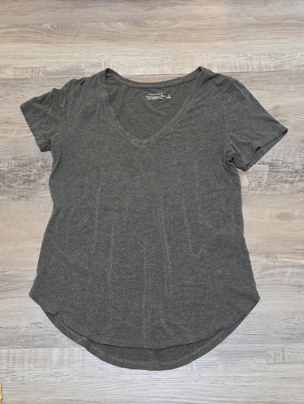 🛍Abercrombie & Fitch Soft Collection Heathered Gray Drapey V-Neck Tee Size S